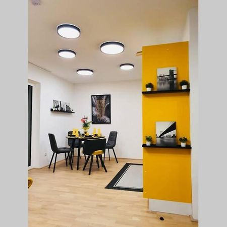 Leon Apartment Neu! Gemuetlichkeit An Erster Stelle Linz Bagian luar foto