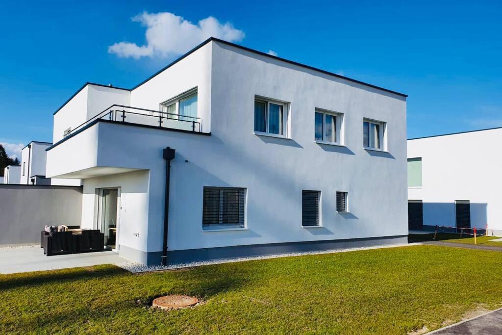 Leon Apartment Neu! Gemuetlichkeit An Erster Stelle Linz Bagian luar foto