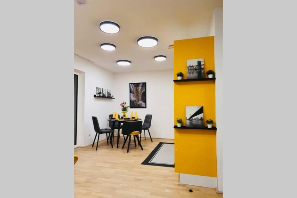 Leon Apartment Neu! Gemuetlichkeit An Erster Stelle Linz Bagian luar foto
