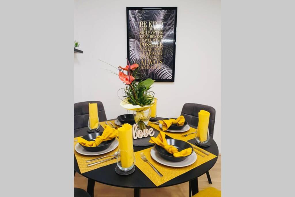 Leon Apartment Neu! Gemuetlichkeit An Erster Stelle Linz Bagian luar foto