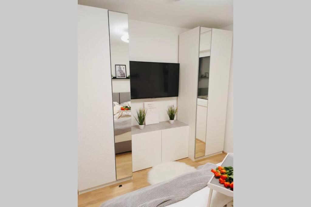 Leon Apartment Neu! Gemuetlichkeit An Erster Stelle Linz Bagian luar foto